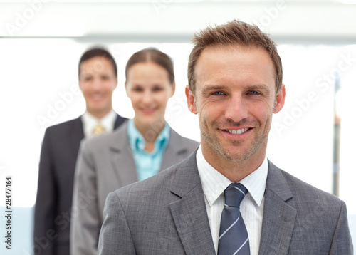Foto: Three happy partners posing in a row Three happy partners posing in a row
