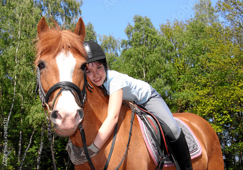 Photo: Mädchen und ihr Pony Mädchen und ihr Pony
