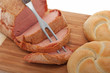 Fleischkäse mit Brötchen