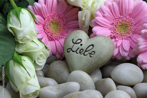 Photo: Herz mit der Inschrift Liebe Herz mit der Inschrift Liebe
