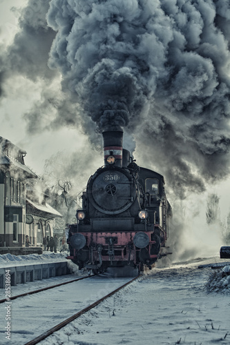 Foto: Dampflok im Schnee - Bahnhof Dampflok im Schnee - Bahnhof