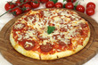 Texas Pizza mit Salami , Chili , Käse Texas Pizza mit Salami , Chili , Käse