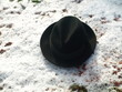 CHAPEAU DANS LA NEIGE