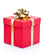 Paquet cadeau rouge noeud doré sur fond blanc