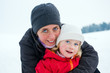 Foto: mother and daughter in snow mother and daughter in snow