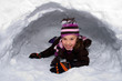 Mädchen im Iglu