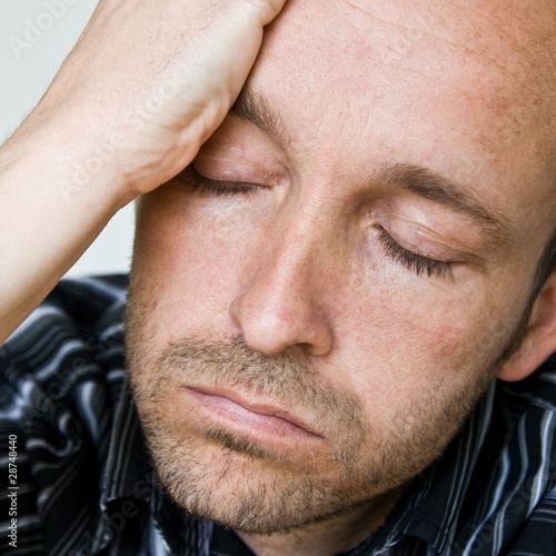 Photo: homme fatigué homme fatigué