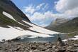petit lac dans les Alpes suisses