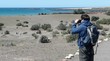 Foto: Mann beim fotografieren an der Küste Mann beim fotografieren an der Küste