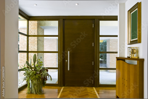 Foto: ingresso con vetrata e porta di legno ingresso con vetrata e porta di legno