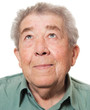 Senior starrt in die Luft