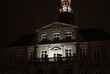 Beleuchtetes Gebäude