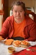 down syndrome femme mangeant down syndrome femme mangeant