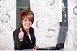 Frau am Laptop