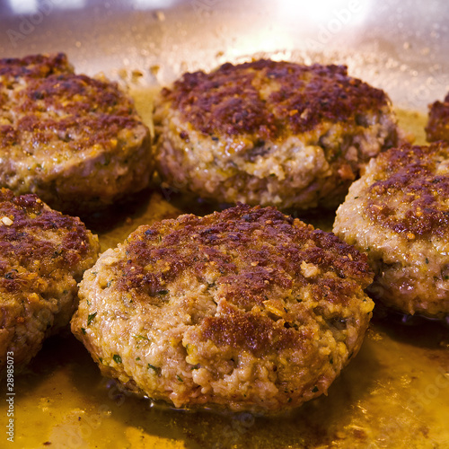 Photo: Frikadellen braten in der Pfanne Frikadellen braten in der Pfanne