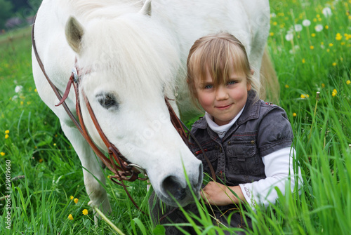 Photo: Mädchen mit Pony Mädchen mit Pony