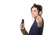 Jugendlicher mit Kopfhörer und MP3 Musik Player zeigt mit Finger Jugendlicher mit Kopfhörer und MP3 Musik Player zeigt mit Finger