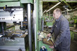 Senior bei der Arbeit