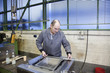 Senior bei der Arbeit