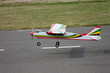 Avion modèle réduit au décollage