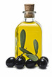 Botella de aceite de oliva y olivas negras.