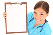 Nurse / medic care arată semnul clipboard-martor