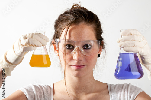 attraktive Chemikerin Chemie Labor Experiment by Moritz Wussow, Royalty free stock photos #29157288 on Fotolia.com - 400_F_29157216_UGbyJFGt5hepbE7s3bh9fwQcwiZ4CeEX