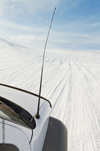 Foto: 4x4 driving on a glacier 4x4 driving on a glacier