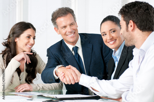 Foto: Business handshake to seal a deal Business handshake to seal a deal