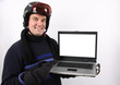 Photo: Skiurlaub online buchen - Skifahrer mit Laptop Skiurlaub online buchen - Skifahrer mit Laptop