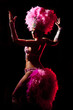 Foto: cabaret dancer over dark background cabaret dancer over dark background