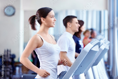 Photo: People on treadmills People on treadmills