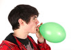 Jugendlicher mit Luftballon