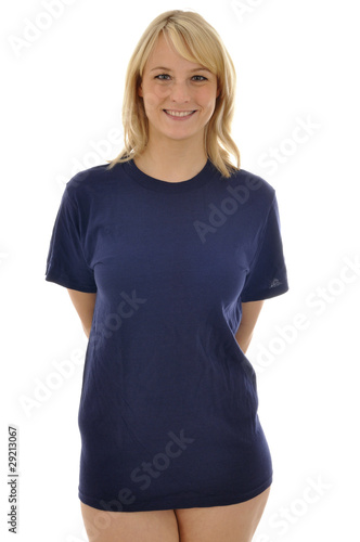 Foto: Junge Frau in dunkelblauem Shirt Junge Frau in dunkelblauem Shirt