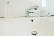 Waschbecken mit Designerarmatur