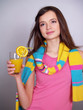 Foto: adorable girl with a glass of orange juice adorable girl with a glass of orange juice