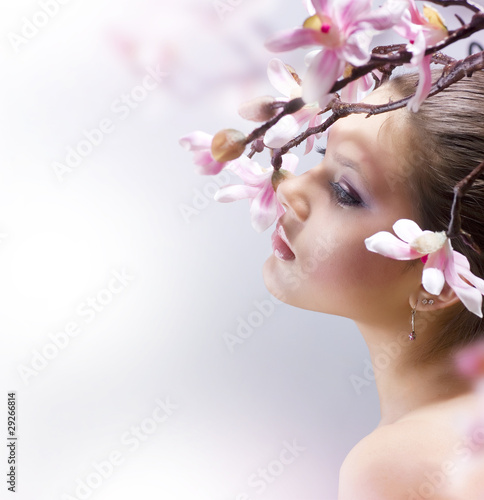 Foto: Beautiful Girl with flower Beautiful Girl with flower