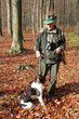 Jäger mit Jagdhund