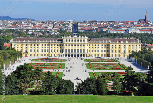 Photo: schloss schönbrunn in wien schloss schönbrunn in wien