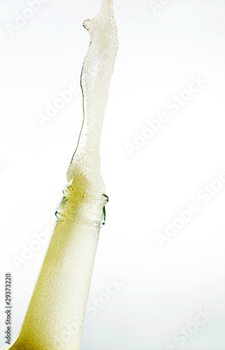 Photo: Flasche beim Ausgießen 6 Flasche beim Ausgießen 6