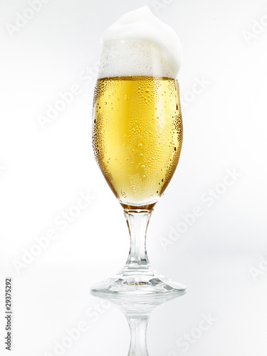Foto: Bierglas mit Spiegelung 1 Bierglas mit Spiegelung 1
