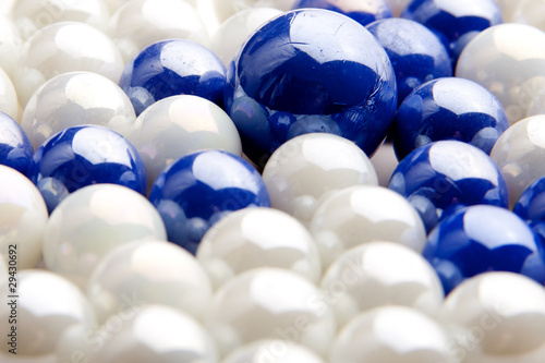 Foto: murmeln blau weiß murmeln blau weiß
