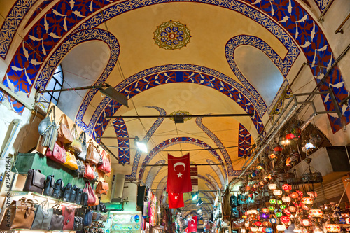 Foto: Grand bazaar shops in Istanbul. Grand bazaar shops in Istanbul.