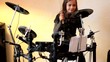 batteur souriante