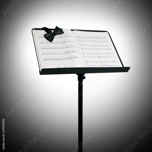 Foto: music stand and sheet music music stand and sheet music