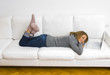 Mädchen Couch Computer