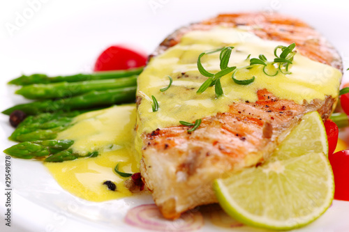 Photo: Grilled salmon with lime, asparagus and saffron sauce with rosem Grilled salmon with lime, asparagus and saffron sauce with rosem
