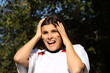 Foto: Frau zeigt Emotionen beim Fussballspiel Frau zeigt Emotionen beim Fussballspiel
