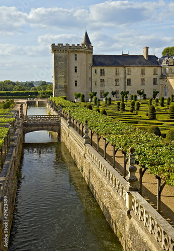 Photo: Valencay castle, canal and garden Valencay castle, canal and garden