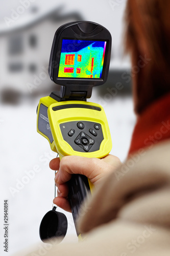 Foto: analysing a one-family house with an IR camera 03 analysing a one-family house with an IR camera 03